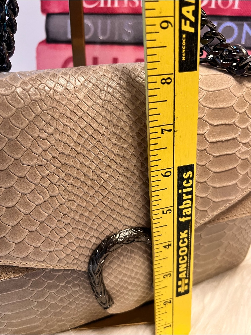 Vera Pelle Beige snakeskin-embossed genuine leather chain crossbody bag - Picture 7 of 17
